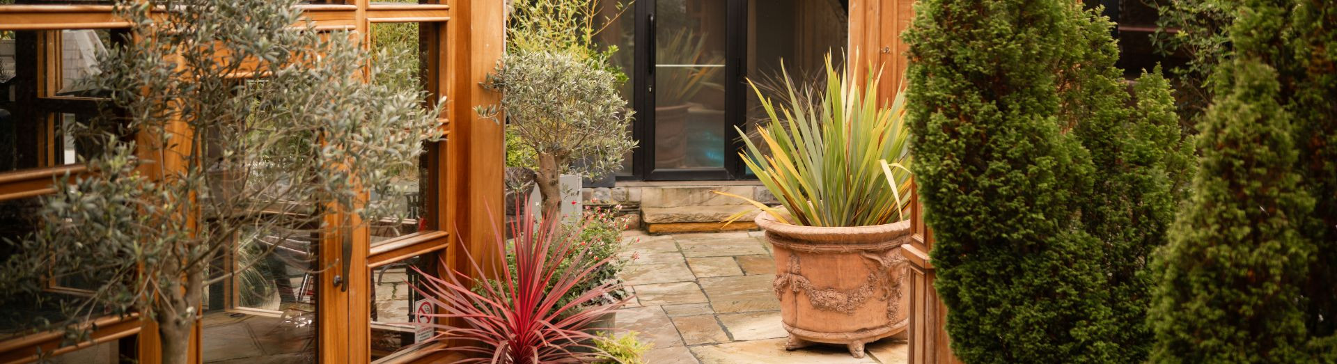 The old inn  desktop banner cms-old-inn